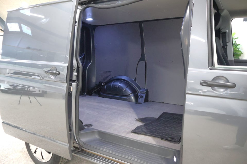 VW Transporter 2,0 TDi 150 Kassevogn DSG lang