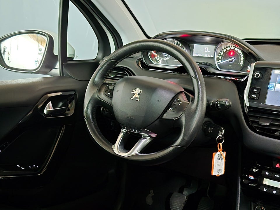 Peugeot 208 1,2 VTi 82 Allure Sky 5d