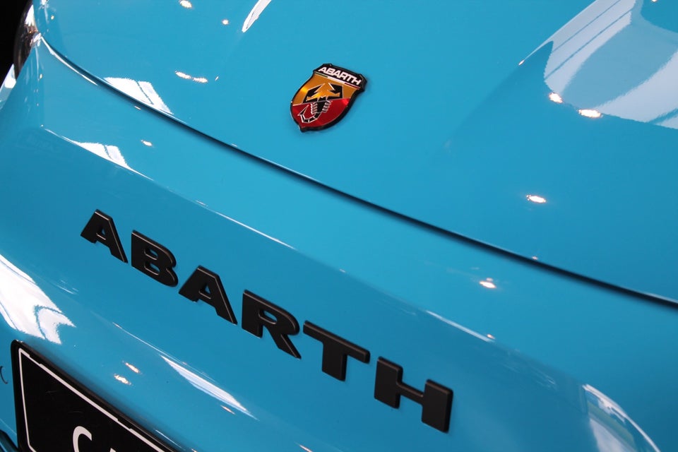 Abarth 500e Scorpionissima Cabrio 2d