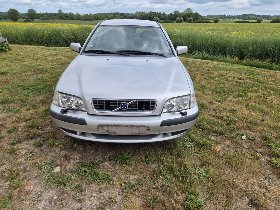 Volvo S40 1,6  4d