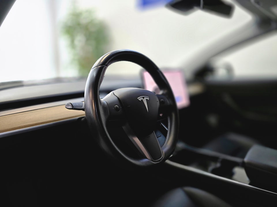 Tesla Model 3 Long Range AWD 4d