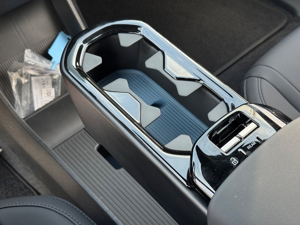 Volvo EX30 Extended Range Black Edition 5d