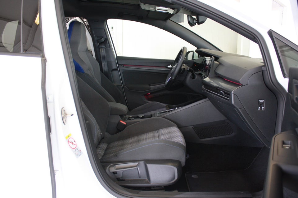 VW Golf VIII 1,4 GTE DSG 5d