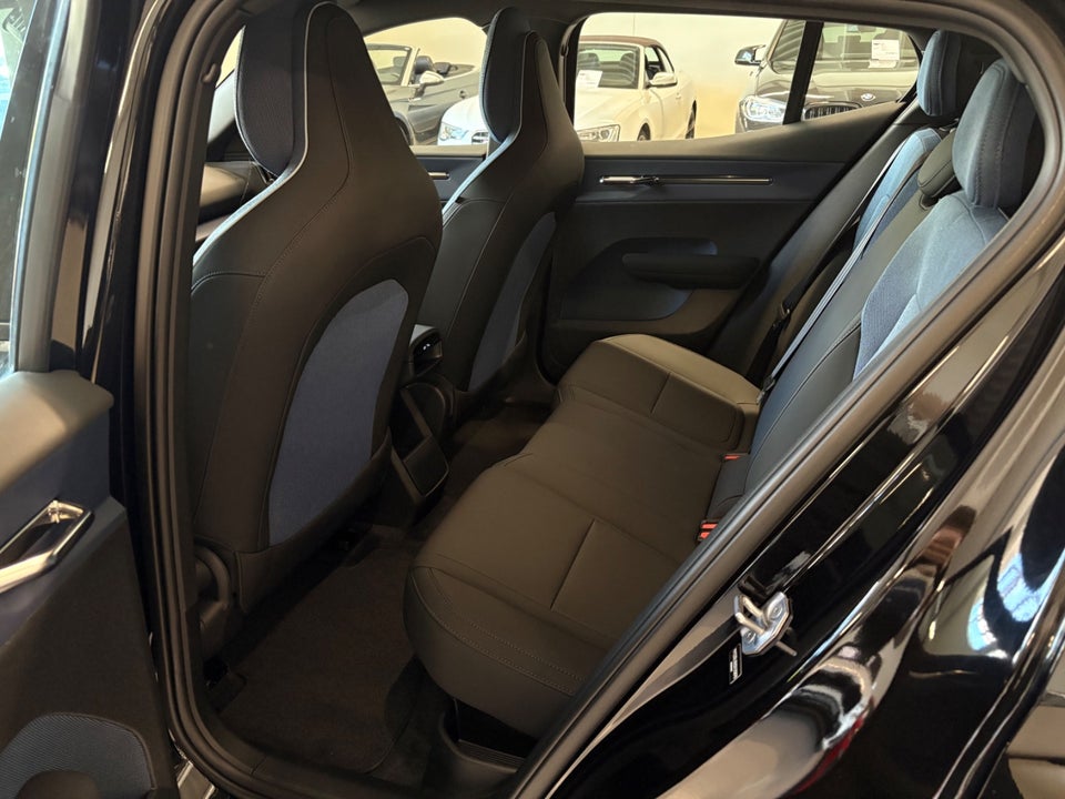 Volvo EX30 Extended Range Core 5d