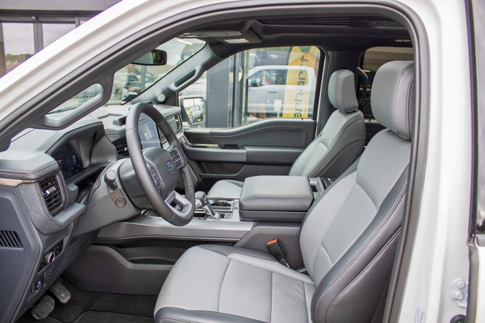 Ford F-150 131 Lightning Lariat Extended Range 4d