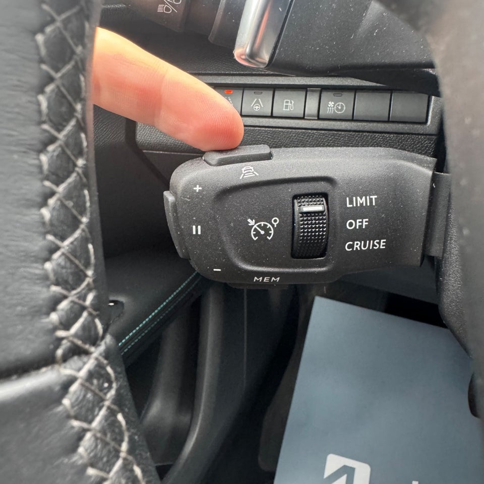 Peugeot 3008 1,6 Hybrid First Selection EAT8 5d