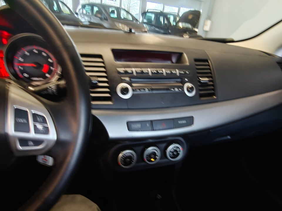 Mitsubishi Lancer 1,8 Invite SportSedan 4d