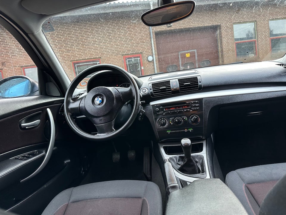 BMW 120i 2,0 Advantage 5d