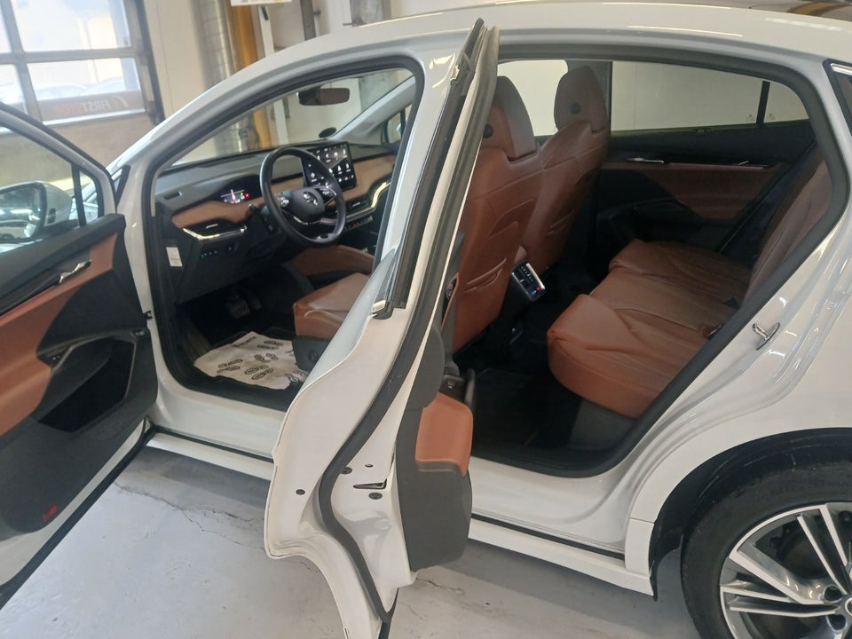 Skoda Enyaq 80 iV Plus 5d