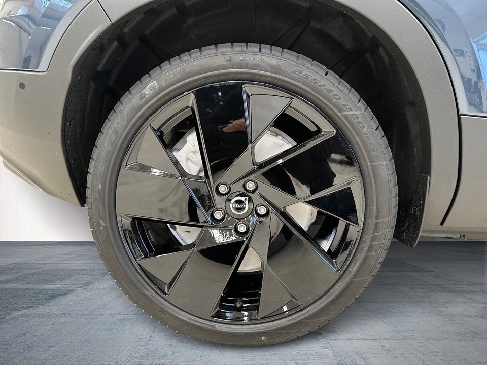 Volvo EX40 Extended Range Black Edition Excess 5d