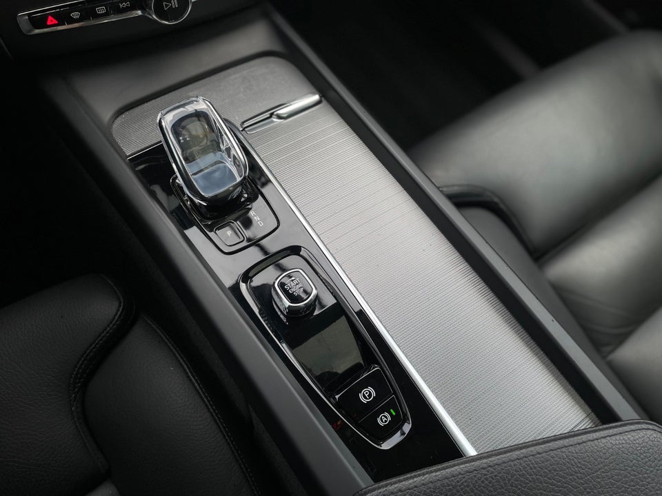 Volvo XC60 2,0 T8 ReCharge Inscription aut. AWD 5d