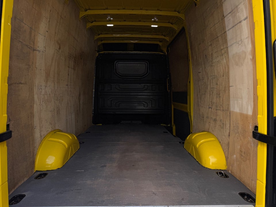 VW Crafter 35 2,0 TDi 177 Kassevogn L3H3