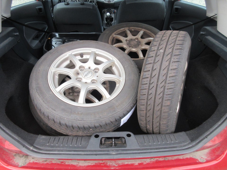 Ford Fiesta 1,3 Ambiente 5d