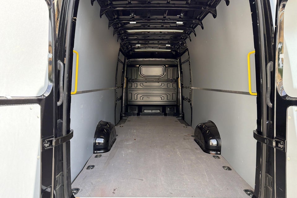 VW Crafter 35 2,0 TDi 177 Kassevogn L5H3 aut.