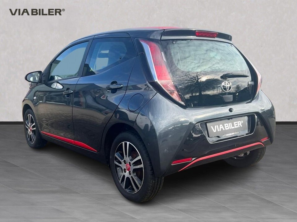 Toyota Aygo 1,0 VVT-i x-press 5d