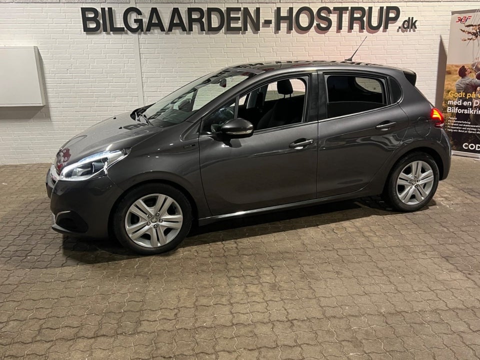 Peugeot 208 1,5 BlueHDi 100 Signature Sky 5d