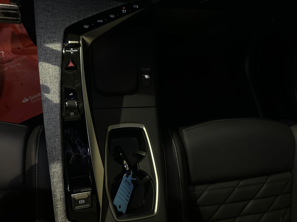 Peugeot e-3008 77 GT Pack 5d