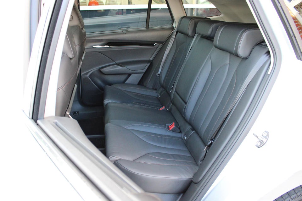 Skoda Enyaq 80x iV Suite 5d