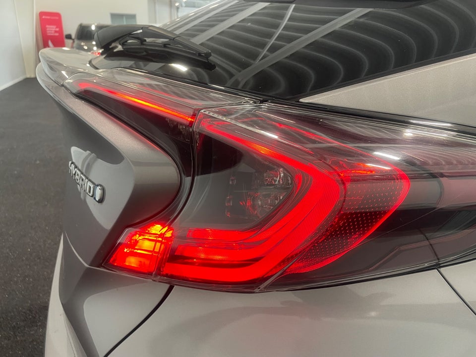 Toyota C-HR 1,8 Hybrid C-HIC Smart CVT 5d