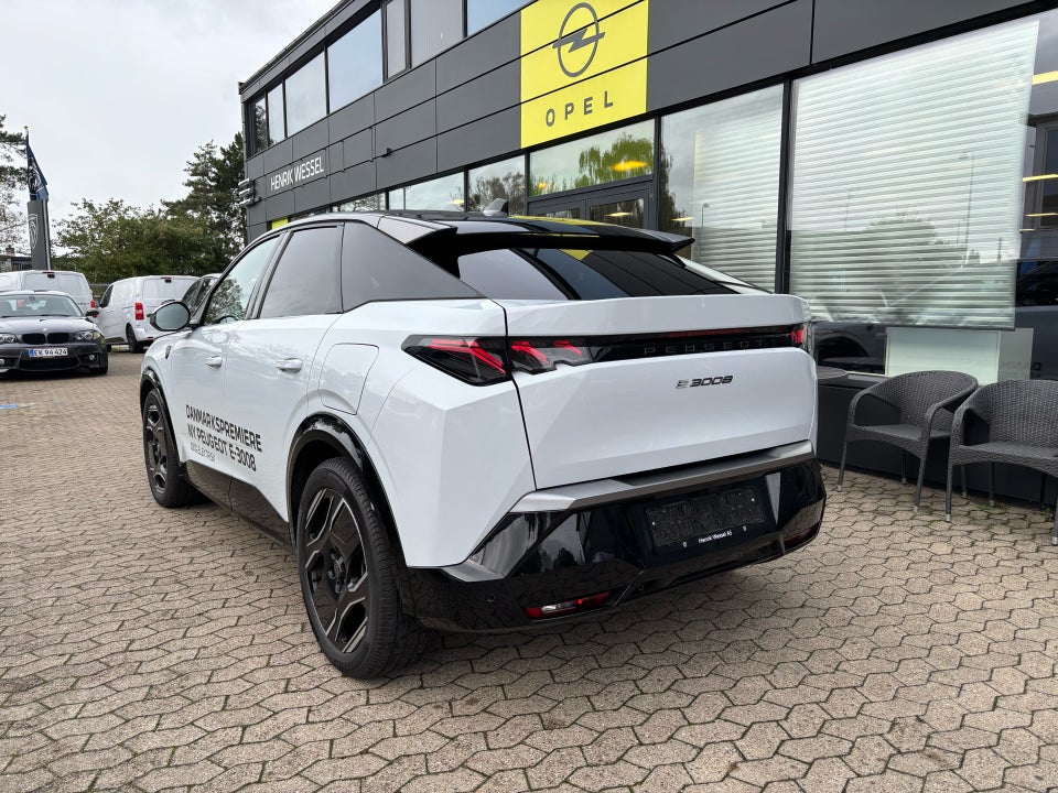 Peugeot e-3008 77 GT 5d