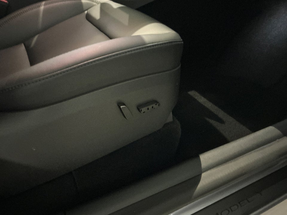 Tesla Model Y Long Range AWD 5d