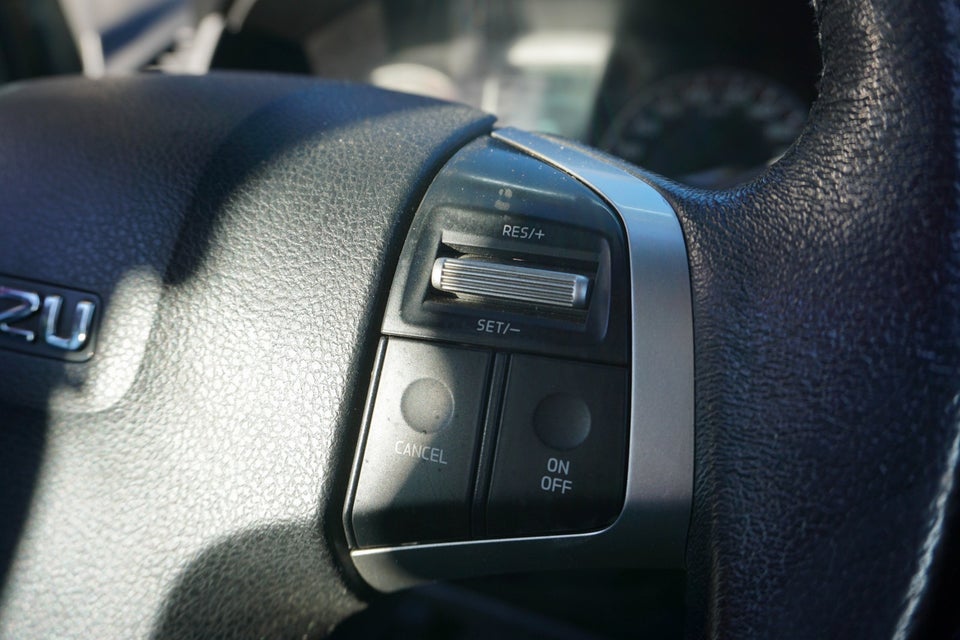 Isuzu D-Max 2,5 TD 163 Ext. Cab Exclusive aut. 2d