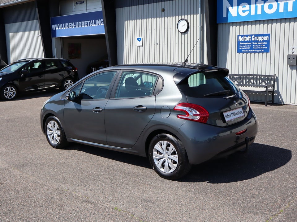 Peugeot 208 1,6 e-HDi 92 Allure Sky 5d