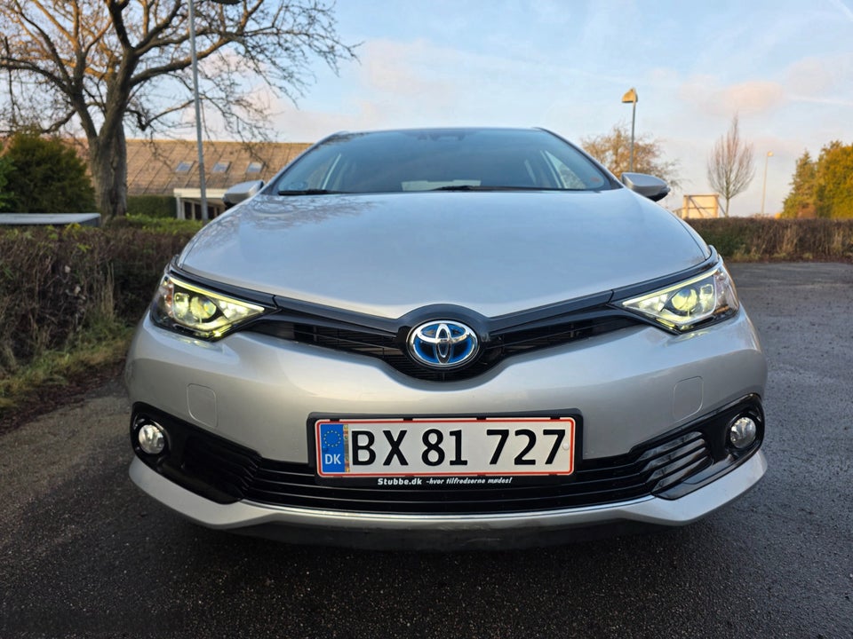 Toyota Auris 1,8 Hybrid H2 Selected CVT 5d