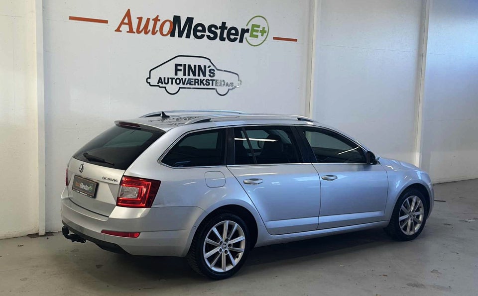 Skoda Octavia 1,6 TDi 105 Elegance Combi DSG 5d