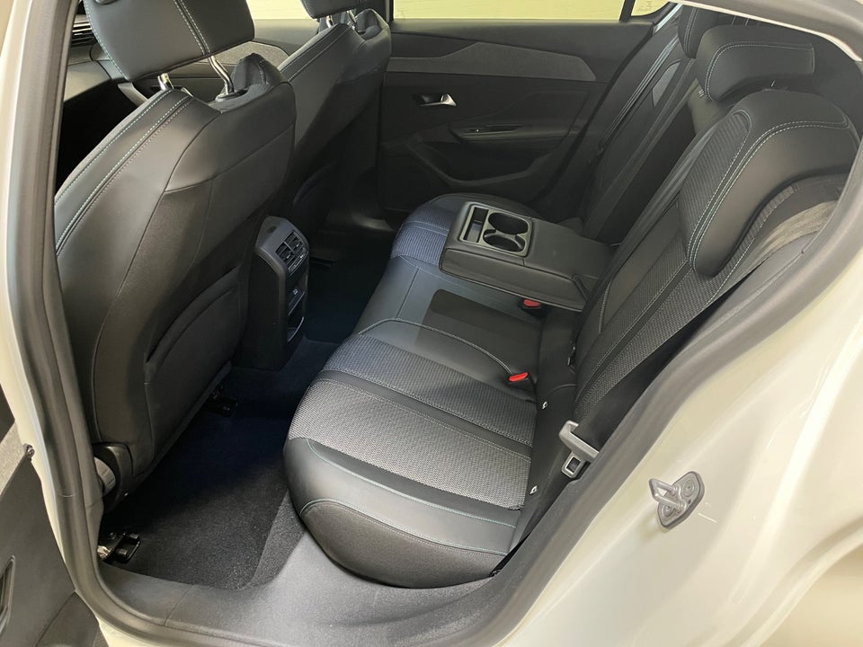 Peugeot 308 1,6 Hybrid First Selection+ EAT8 5d