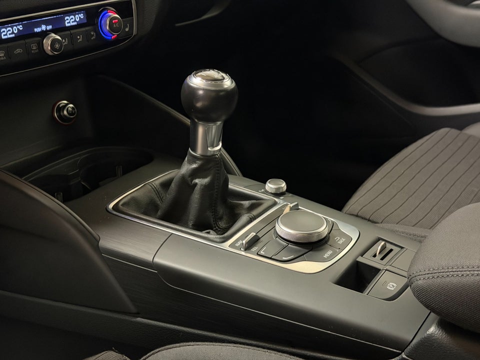 Audi A3 2,0 TDi 150 Attraction Sportback 5d