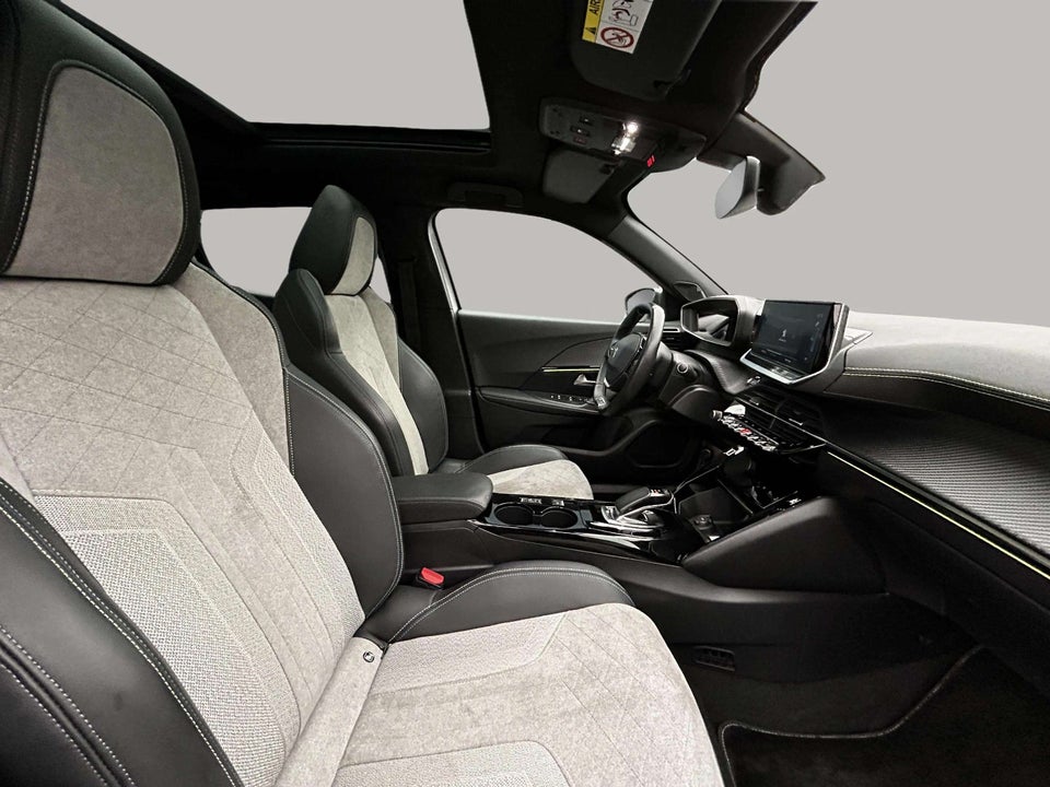 Peugeot e-2008 50 GT Sky 5d
