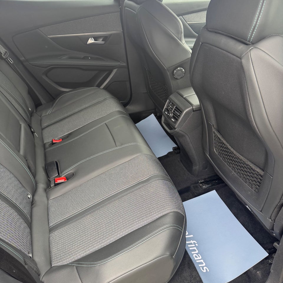 Peugeot 3008 1,6 Hybrid First Selection EAT8 5d