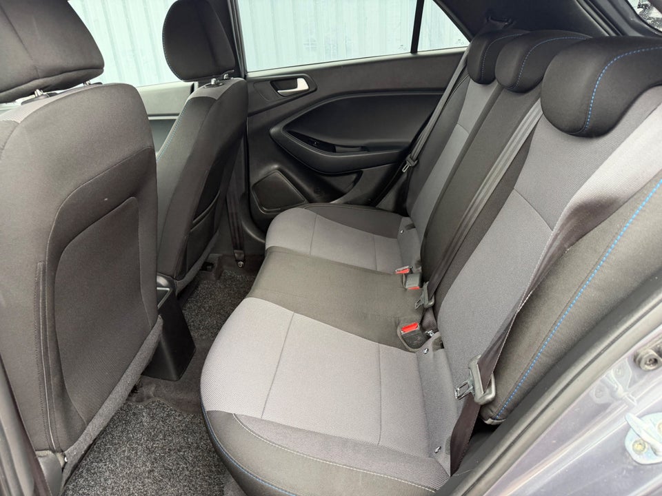 Hyundai i20 1,25 EM-Edition 5d