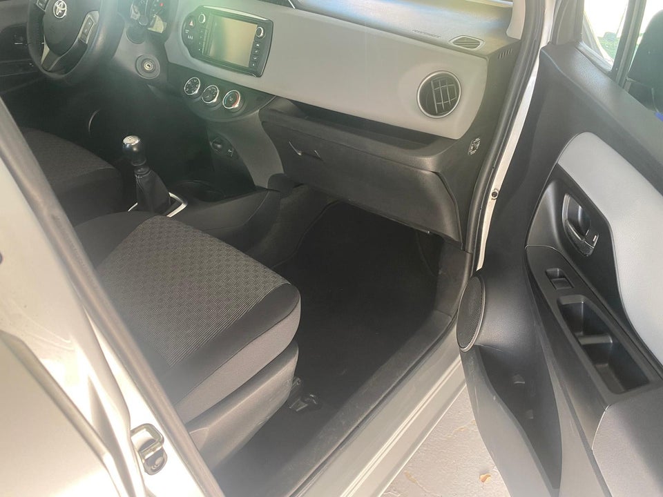 Toyota Yaris 1,3 VVT-i T2 5d