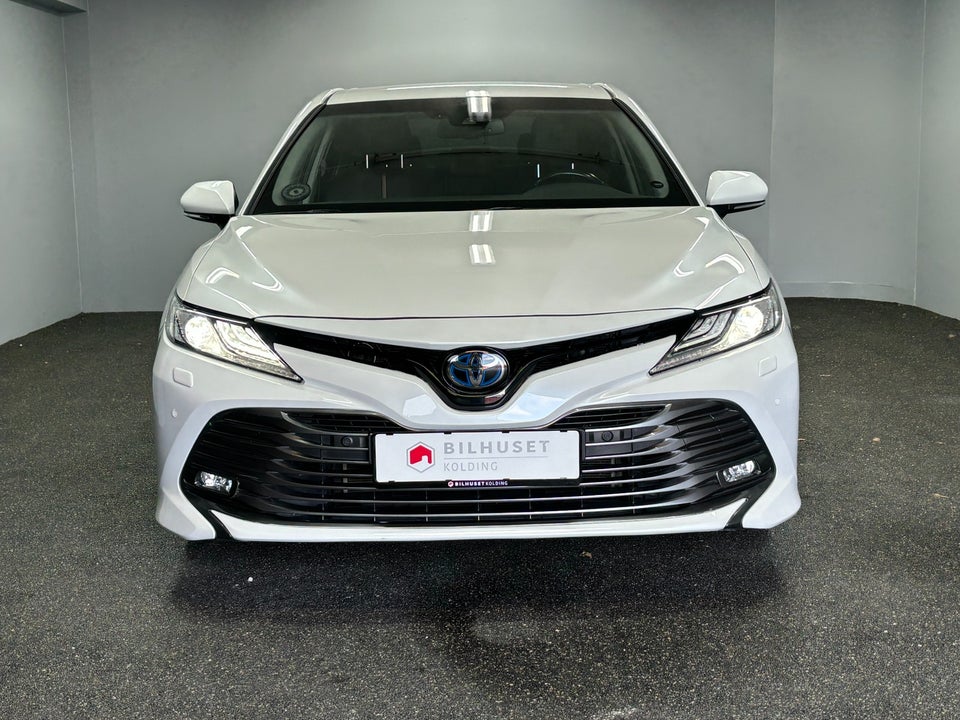 Toyota Camry 2,5 Hybrid H3 Executive CVT 4d