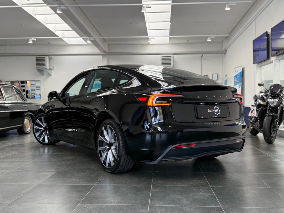 Tesla Model 3 RWD 4d