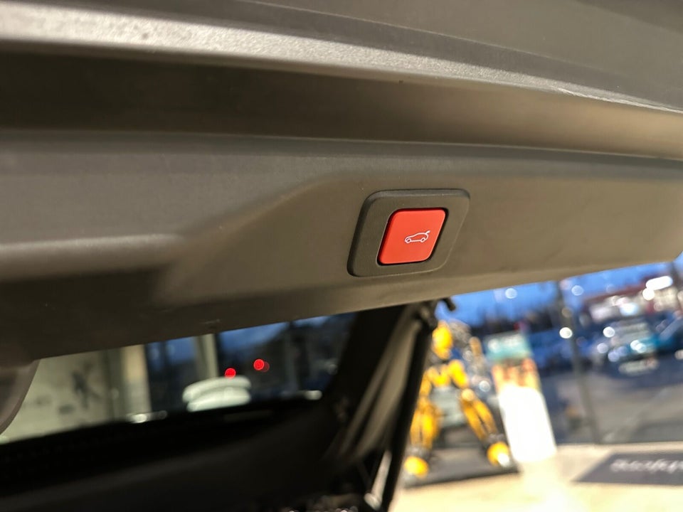 Peugeot e-3008 77 GT Pack 5d