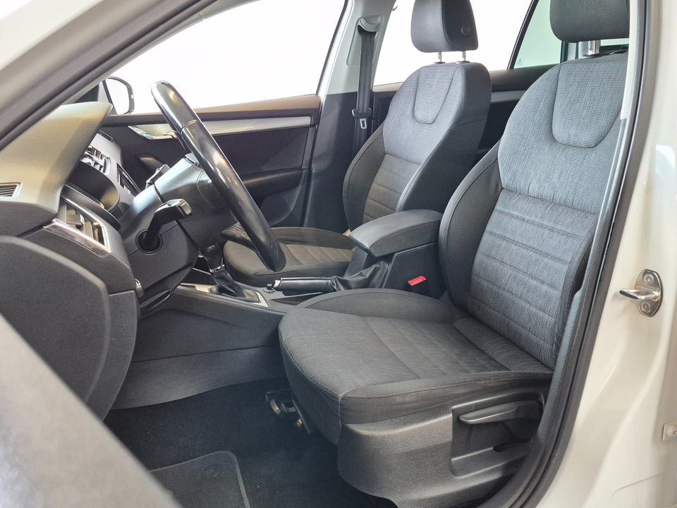 Skoda Octavia 1,6 TDi 105 Elegance Combi DSG 5d