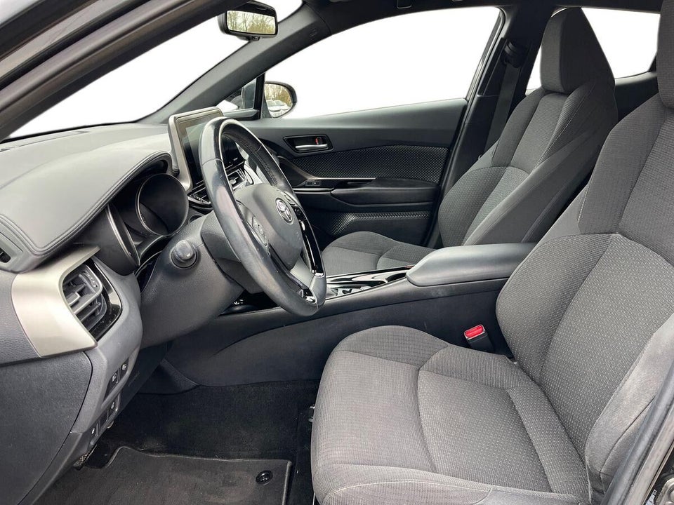 Toyota C-HR 1,8 Hybrid Premium Selected CVT 5d