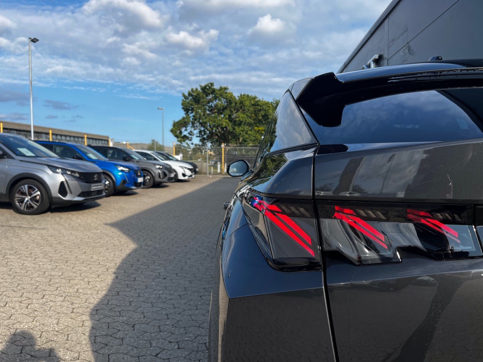 Peugeot e-3008 77 GT Pack 5d