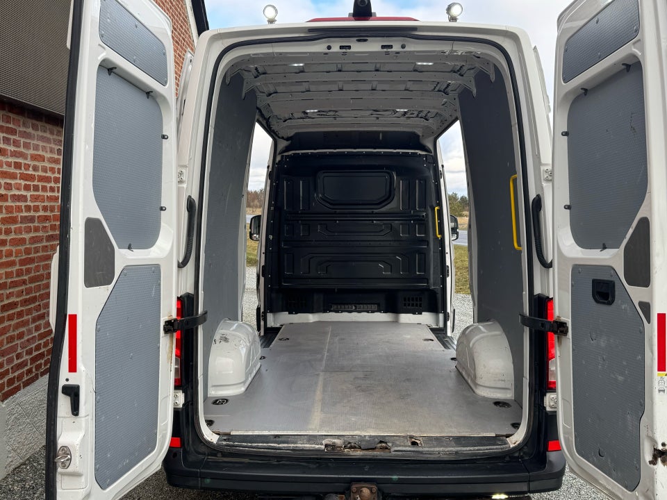 VW Crafter 30 2,0 TDi 140 Kassevogn L3H2