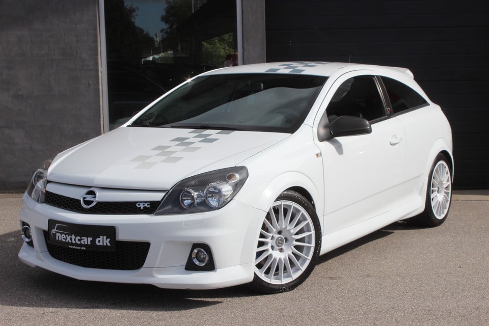 Opel Astra 2,0 OPC Nürburgring Editon GTC 3d