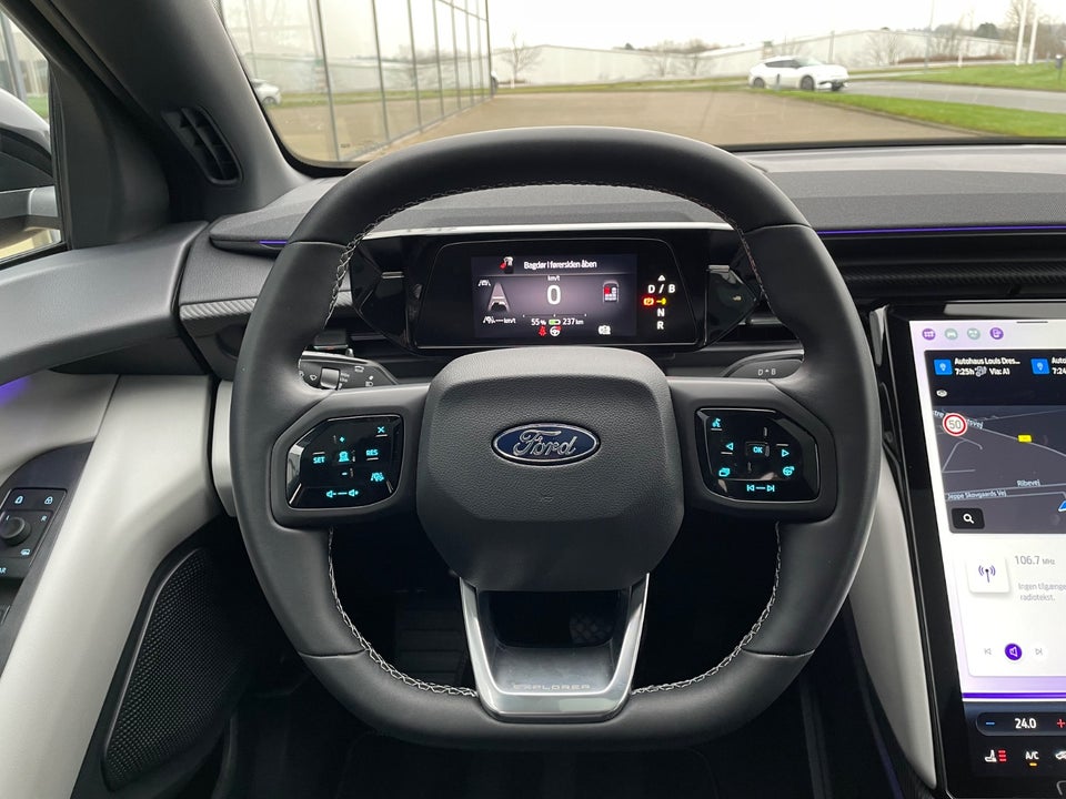 Ford Explorer 82 Premium Extended Range 5d