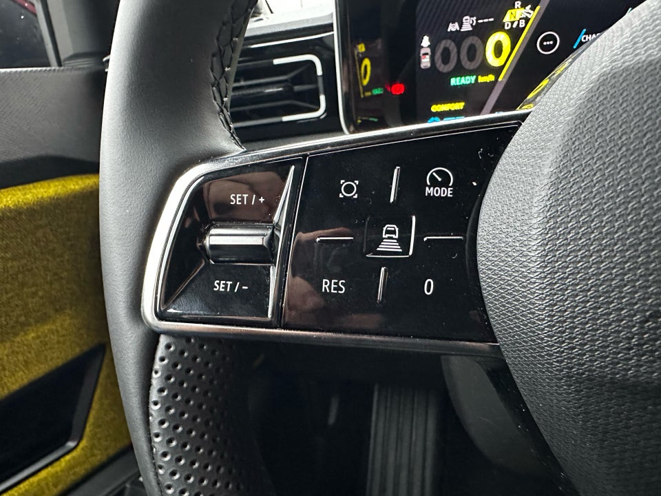 Renault 5 E-Tech 52 Iconic 5d