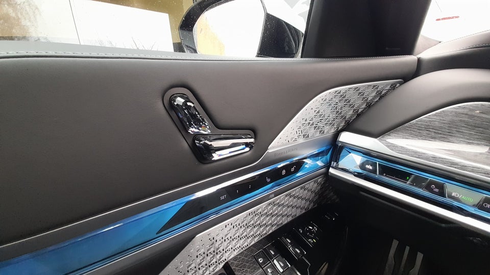 BMW i7 xDrive60 M-Sport 4d