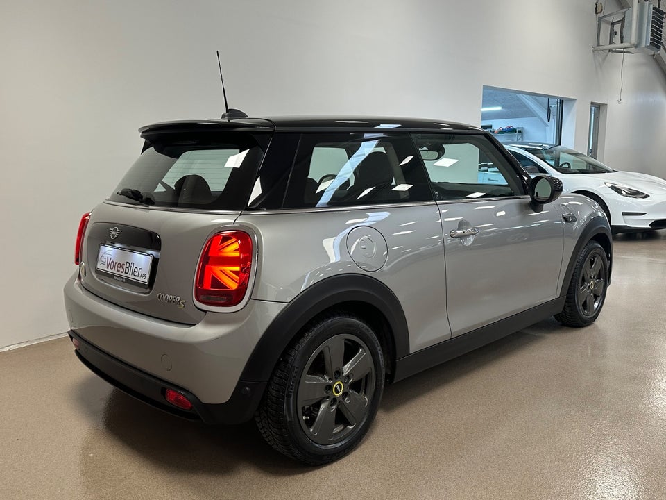 MINI Cooper SE Essential 3d