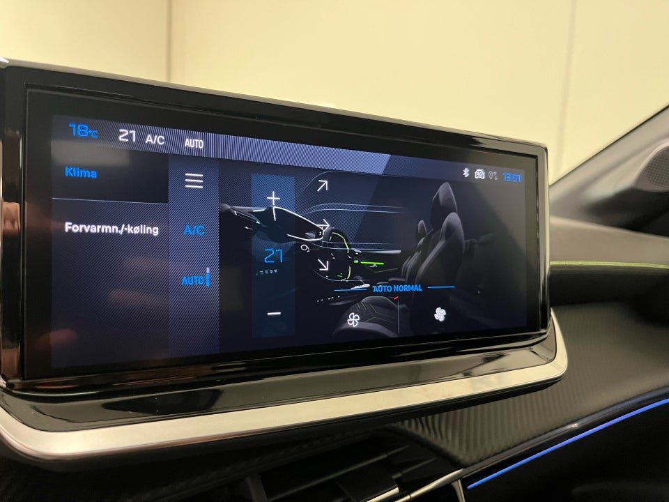 Peugeot e-208 54 GT Pack 5d