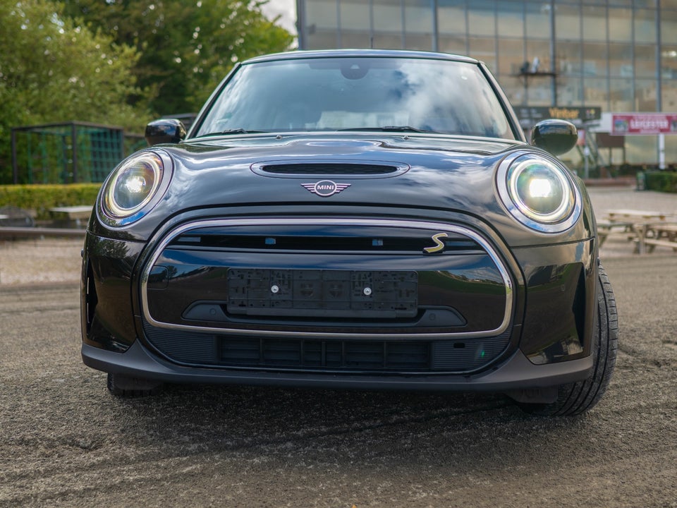 MINI Cooper SE Essential 3d