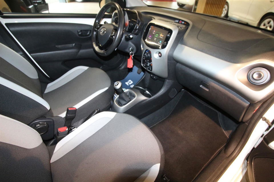 Toyota Aygo 1,0 VVT-i x-play x-touch 5d